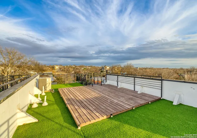 2nd image of 308 S Mesquite, San Antonio, TX 78203