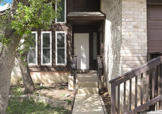 Photo 3 of Single family home for sale at 1911 Hillingway, San Antonio, TX 78248 | MLS# 1909505 | Listing updated on 2025-10-03