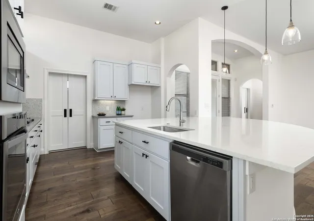 Photo 4 of Single family home for sale at 212 Ferryboat Lane, New Braunfels, TX 78130 | MLS# 1909511 | Listing updated on 2026-09-19