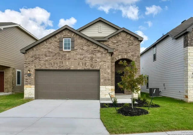 Photo 1 of Sale Pending at 13727 Birch Xing, San Antonio, TX 78210 | MLS# 1909554 | Listing updated on 2025-12-23