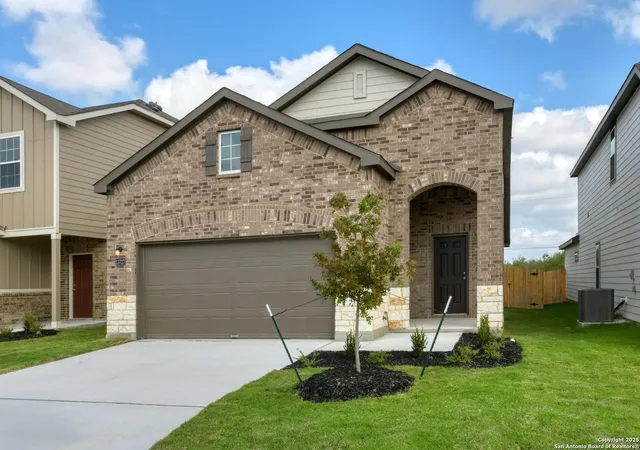 Photo 3 of Sale Pending at 13727 Birch Xing, San Antonio, TX 78210 | MLS# 1909554 | Listing updated on 2025-12-23