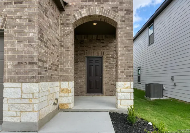 Photo 4 of Sale Pending at 13727 Birch Xing, San Antonio, TX 78210 | MLS# 1909554 | Listing updated on 2025-12-23