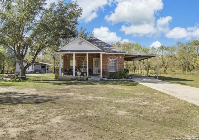 Photo 3 of Single family home for sale at 15515 S Skaggs Rd, Atascosa, TX 78002 | MLS# 1909598 | Listing updated on 2025-10-03