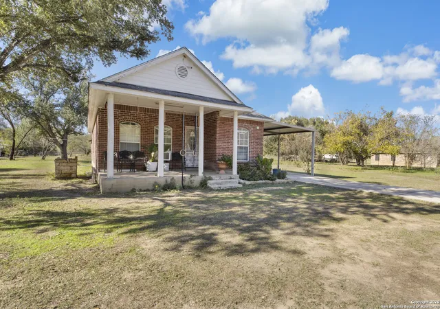 Photo 3 of Single family home for sale at 15515 S Skaggs Rd, Atascosa, TX 78002 | MLS# 1909598 | Listing updated on 2025-10-03