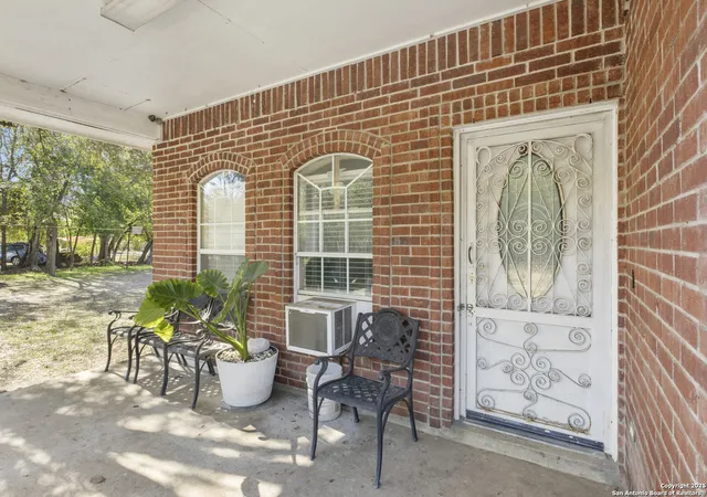 Photo 4 of Single family home for sale at 15515 S Skaggs Rd, Atascosa, TX 78002 | MLS# 1909598 | Listing updated on 2025-10-03