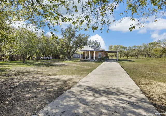 Photo 1 of Single family home for sale at 15515 S Skaggs Rd, Atascosa, TX 78002 | MLS# 1909598 | Listing updated on 2025-10-03