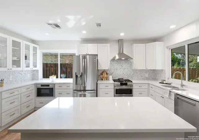 Photo 3 of Sale Pending at 11516 Shakespearean, Austin, TX 78759 | MLS# 1909627 | Listing updated on 2025-10-06