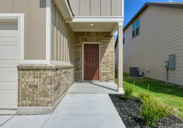 Photo 4 of Sale Pending at 13731 Birch Xing, San Antonio, TX 78210 | MLS# 1909630 | Listing updated on 2025-11-07