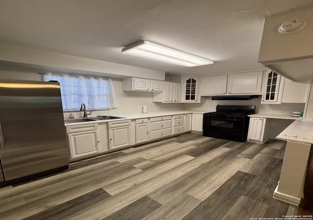 Photo 3 of Single family home for sale at 350 Hialeah, San Antonio, TX 78218 | MLS# 1909711 | Listing updated on 2025-11-25
