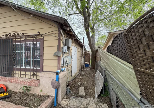 Photo 4 of Single family home for sale at 2930 Tampico St, San Antonio, TX 78207 | MLS# 1909732 | Listing updated on 2025-10-04