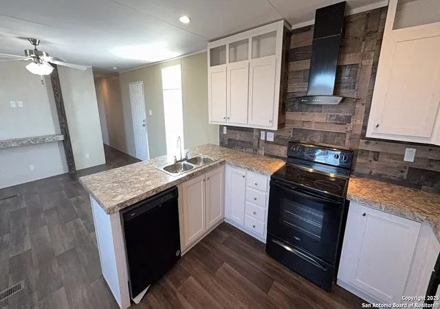 Photo 4 of Manufactured home for sale at 224 Forest Creek, Devine, TX 78016 | MLS# 1909833 | Listing updated on 2025-12-30