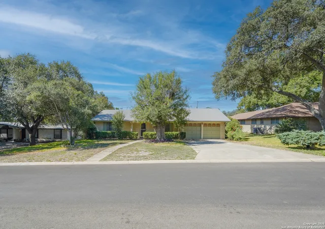 Photo 2 of Sale Pending at 117 Twinleaf, San Antonio, TX 78213 | MLS# 1909903 | Listing updated on 2026-03-20