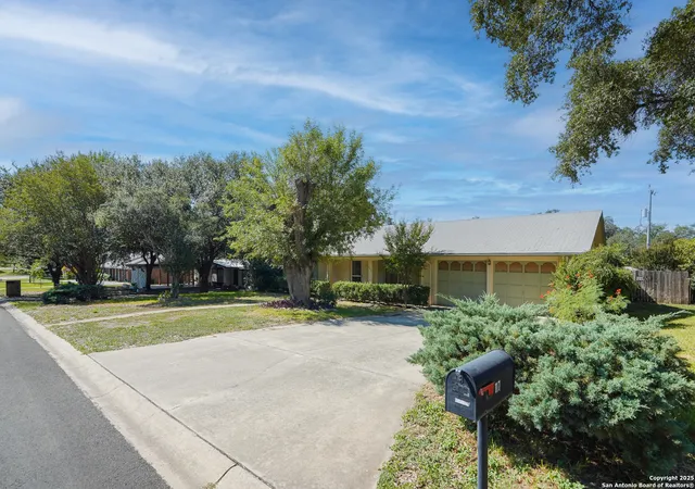 Photo 1 of Sale Pending at 117 Twinleaf, San Antonio, TX 78213 | MLS# 1909903 | Listing updated on 2026-03-20