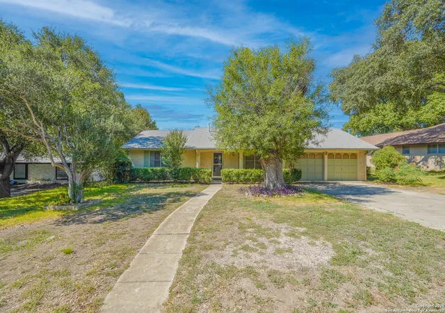 Photo 3 of Sale Pending at 117 Twinleaf, San Antonio, TX 78213 | MLS# 1909903 | Listing updated on 2026-03-20