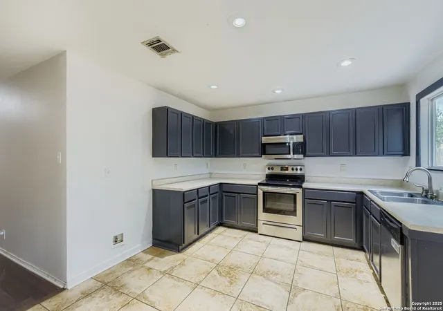 Photo 4 of Single family home for sale at 2030 Castleberry, New Braunfels, TX 78130 | MLS# 1909920 | Listing updated on 2025-11-18