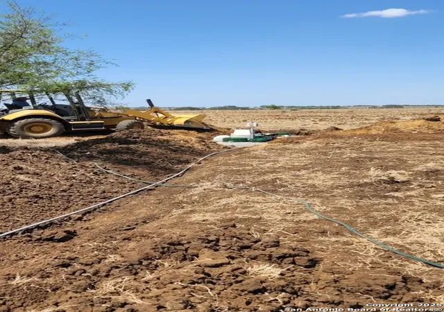 2nd image of 420 Cr 137, Floresville, TX 78114 | MLS# 1909973