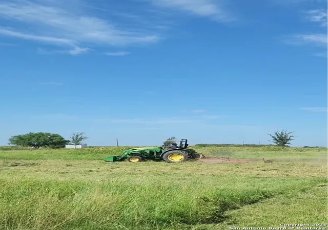 3rd image of 420 Cr 137, Floresville, TX 78114 | MLS# 1909973