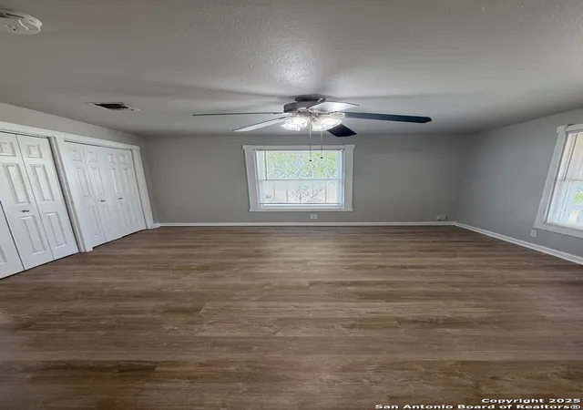 Photo 3 of Single family home for sale at 1108 E Crockett, San Antonio, TX 78202 | MLS# 1909984 | Listing updated on 2025-10-17