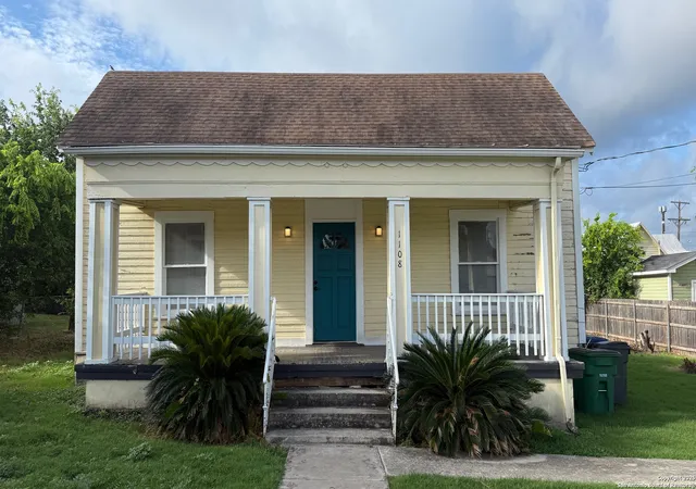 Photo 1 of Single family home for sale at 1108 E Crockett, San Antonio, TX 78202 | MLS# 1909984 | Listing updated on 2025-10-17