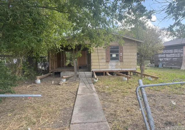 Photo 2 of Single family home for sale at 215 Rehmann St, San Antonio, TX 78204 | MLS# 1910005 | Listing updated on 2026-09-17