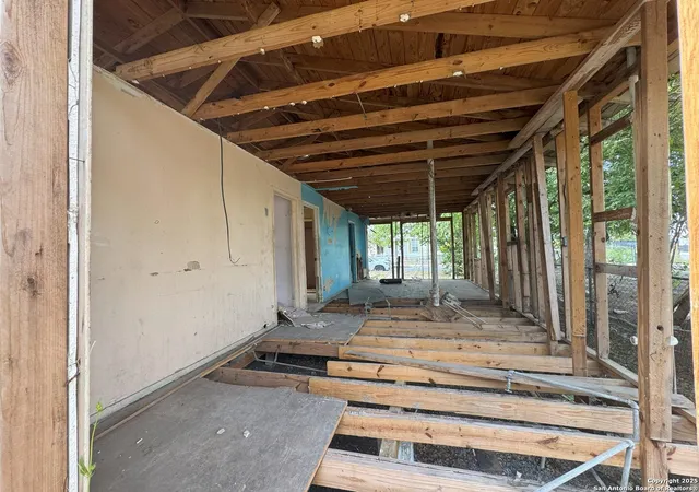 Photo 4 of Single family home for sale at 215 Rehmann St, San Antonio, TX 78204 | MLS# 1910005 | Listing updated on 2026-09-17