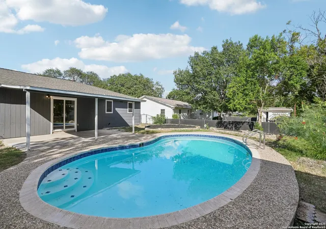 Photo 2 of Sale Pending at 913 Zwicke, Seguin, TX 78155 | MLS# 1910081 | Listing updated on 2025-11-28