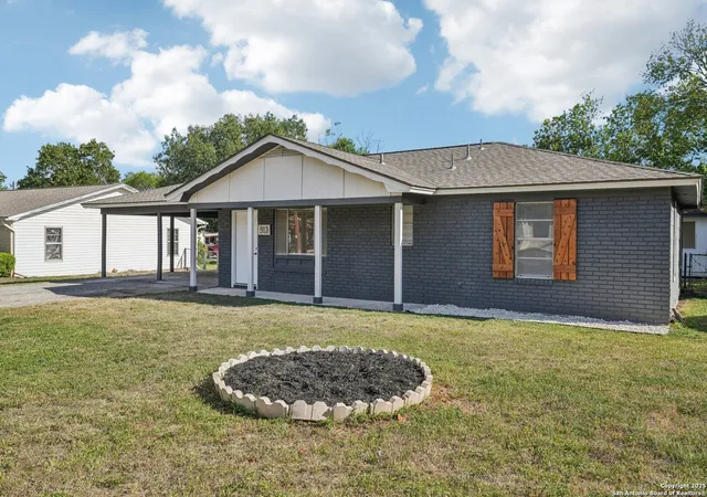Photo 3 of Sale Pending at 913 Zwicke, Seguin, TX 78155 | MLS# 1910081 | Listing updated on 2025-11-28
