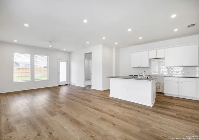 Photo 3 of Single family home for sale at 1554 Estelea Grove, New Braunfels, TX 78130 | MLS# 1910086 | Listing updated on 2026-01-09