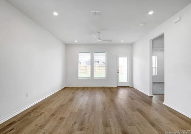 Photo 4 of Single family home for sale at 1554 Estelea Grove, New Braunfels, TX 78130 | MLS# 1910086 | Listing updated on 2026-01-09
