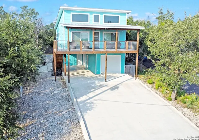 Photo 1 of Single family home for sale at 143 Mountainview, Canyon Lake, TX 78133 | MLS# 1910117 | Listing updated on 2025-12-05