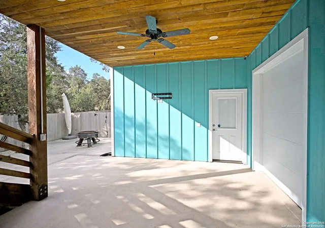 Photo 3 of Single family home for sale at 143 Mountainview, Canyon Lake, TX 78133 | MLS# 1910117 | Listing updated on 2025-12-05