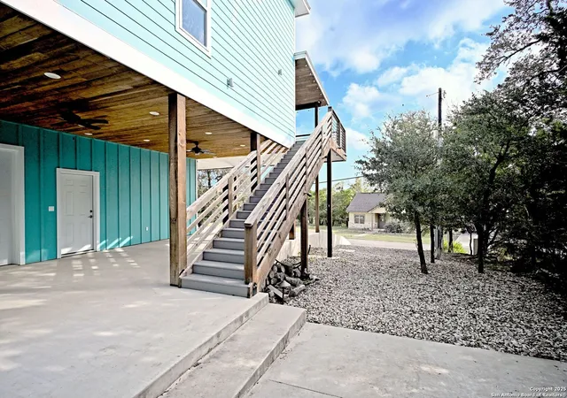 Photo 4 of Single family home for sale at 143 Mountainview, Canyon Lake, TX 78133 | MLS# 1910117 | Listing updated on 2025-12-05