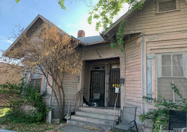 Photo 1 of Multi family home for sale at 529 Pine, San Antonio, TX 78203 | MLS# 1910216 | Listing updated on 2025-10-05