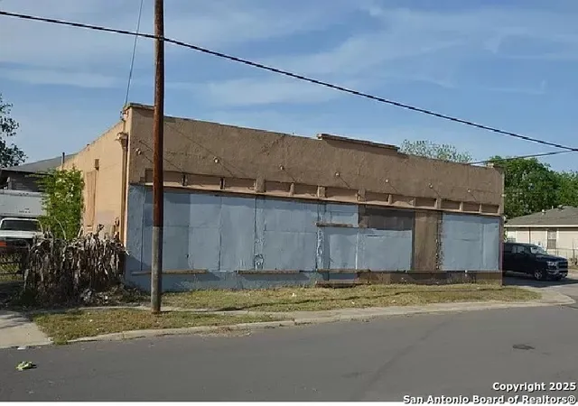 Photo 3 of Multi family home for sale at 529 Pine, San Antonio, TX 78203 | MLS# 1910216 | Listing updated on 2025-10-05