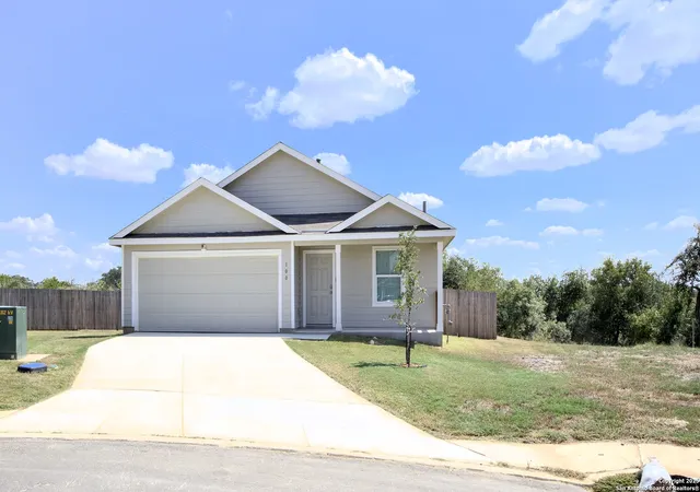 Photo 3 of Single family home for sale at 100 Wood Moss, Floresville, TX 78114 | MLS# 1910227 | Listing updated on 2025-10-05