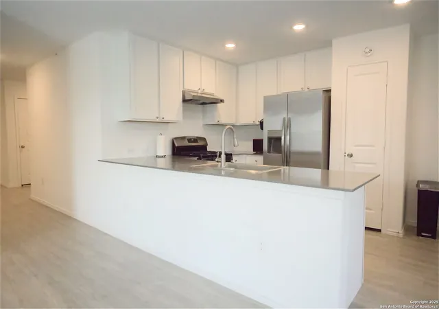 Photo 3 of Single family home for sale at 100 Wood Moss, Floresville, TX 78114 | MLS# 1910227 | Listing updated on 2025-10-05