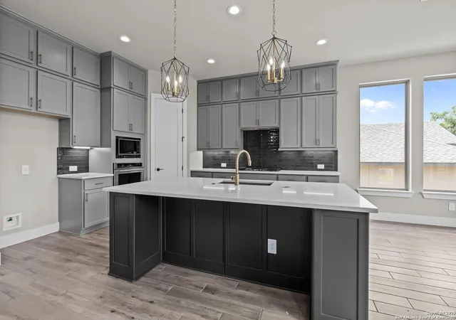 Photo 1 of Sale Pending at 115 Carino Cvs, Boerne, TX 78006 | MLS# 1910238 | Listing updated on 2025-11-14
