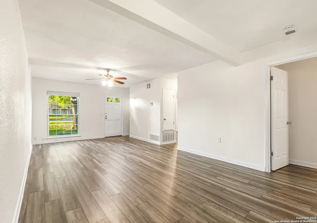 Photo 3 of Single family home for sale at 7809 Hollow Oak, Live Oak, TX 78233 | MLS# 1910262 | Listing updated on 2026-01-29