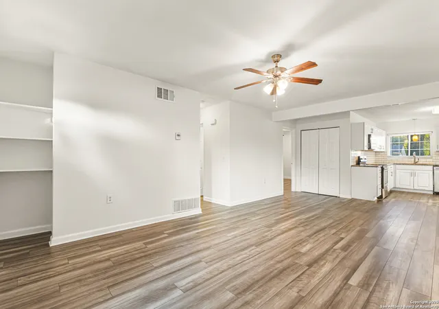 Photo 3 of Single family home for sale at 7809 Hollow Oak, Live Oak, TX 78233 | MLS# 1910262 | Listing updated on 2026-01-29