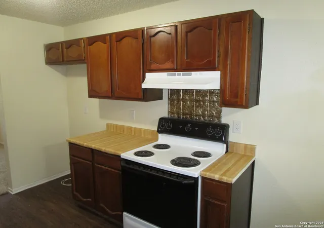 Photo 4 of Sale Pending at 2922 Timber View, San Antonio, TX 78251 | MLS# 1910265 | Listing updated on 2025-12-10