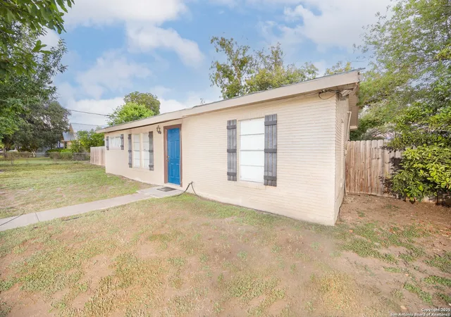 Photo 2 of Single family home for sale at 2607 Avenue E, Hondo, TX 78861 | MLS# 1910279 | Listing updated on 2025-10-24
