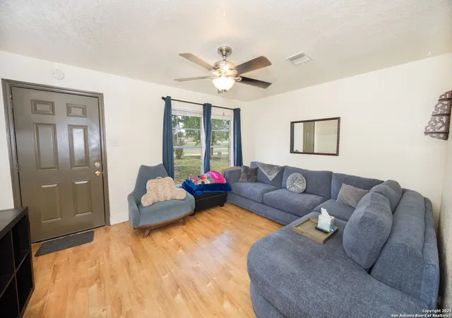 Photo 3 of Single family home for sale at 2607 Avenue E, Hondo, TX 78861 | MLS# 1910279 | Listing updated on 2025-10-24