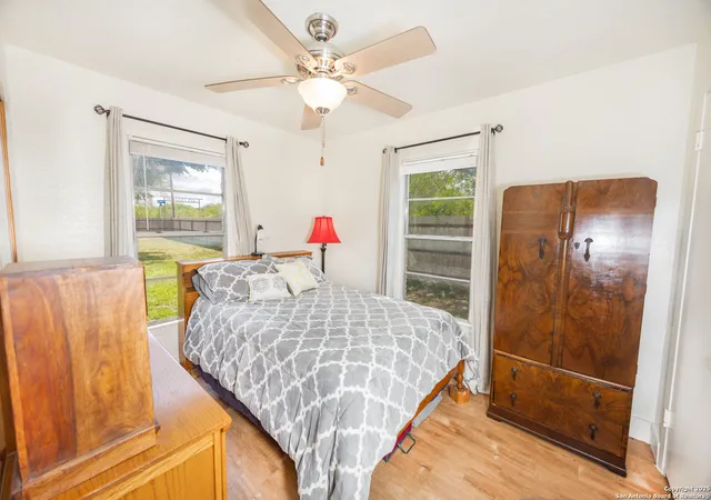 Photo 4 of Single family home for sale at 2607 Avenue E, Hondo, TX 78861 | MLS# 1910279 | Listing updated on 2025-10-24
