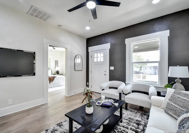 Photo 3 of Sale Pending at 211 Porter, San Antonio, TX 78210 | MLS# 1910291 | Listing updated on 2025-11-29