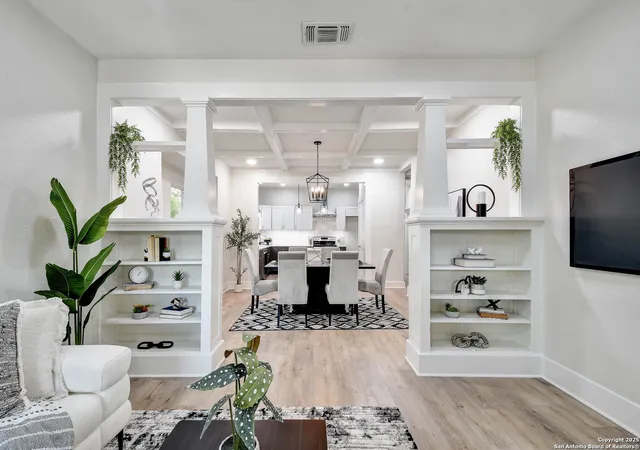 Photo 2 of Sale Pending at 211 Porter, San Antonio, TX 78210 | MLS# 1910291 | Listing updated on 2025-11-29