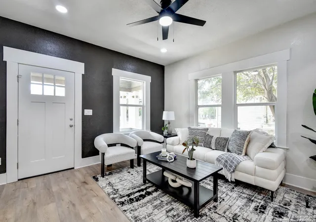 Photo 3 of Sale Pending at 211 Porter, San Antonio, TX 78210 | MLS# 1910291 | Listing updated on 2025-11-29