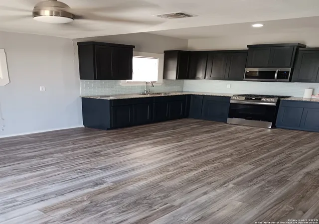 5th image of 245 Pendleton, San Antonio, TX 78204 | MLS# 1910306