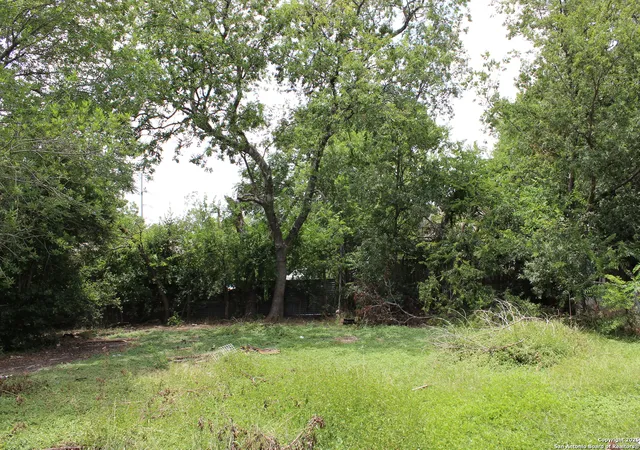 Photo 3 of Single family home for sale at 365 N San Gabriel Ave, San Antonio, TX 78237 | MLS# 1910311 | Listing updated on 2026-06-11