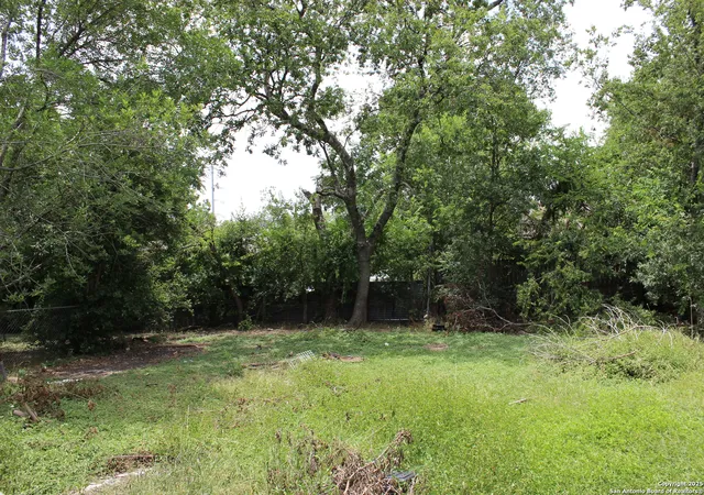 Photo 3 of Single family home for sale at 365 N San Gabriel Ave, San Antonio, TX 78237 | MLS# 1910311 | Listing updated on 2026-06-11
