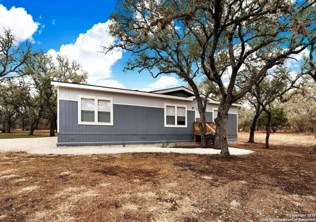1st image of 914 Swallows Ln, Seguin, TX 78155 | MLS# 1910339